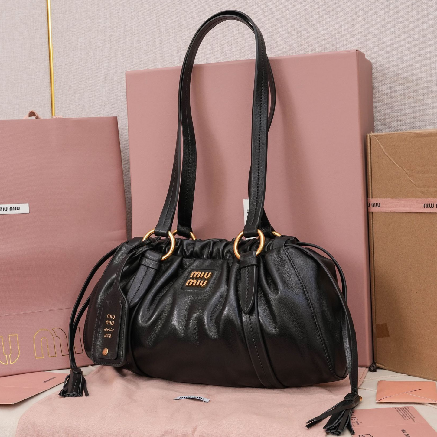 Bolso Miu Miu Joy de Cuero Marrón – Con Correa y Herrajes Dorados