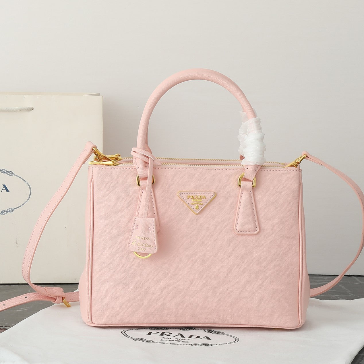 Bolso Prada Galleria de Cuero Saffiano | Icono de Elegancia en Panamá