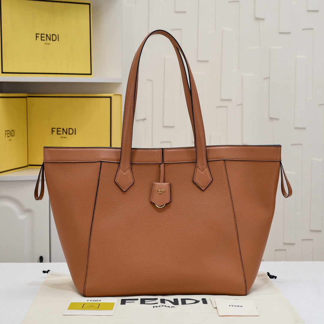 Bolso Fendi Origami Grande | Versatilidad y Diseño Creativo en Panamá
