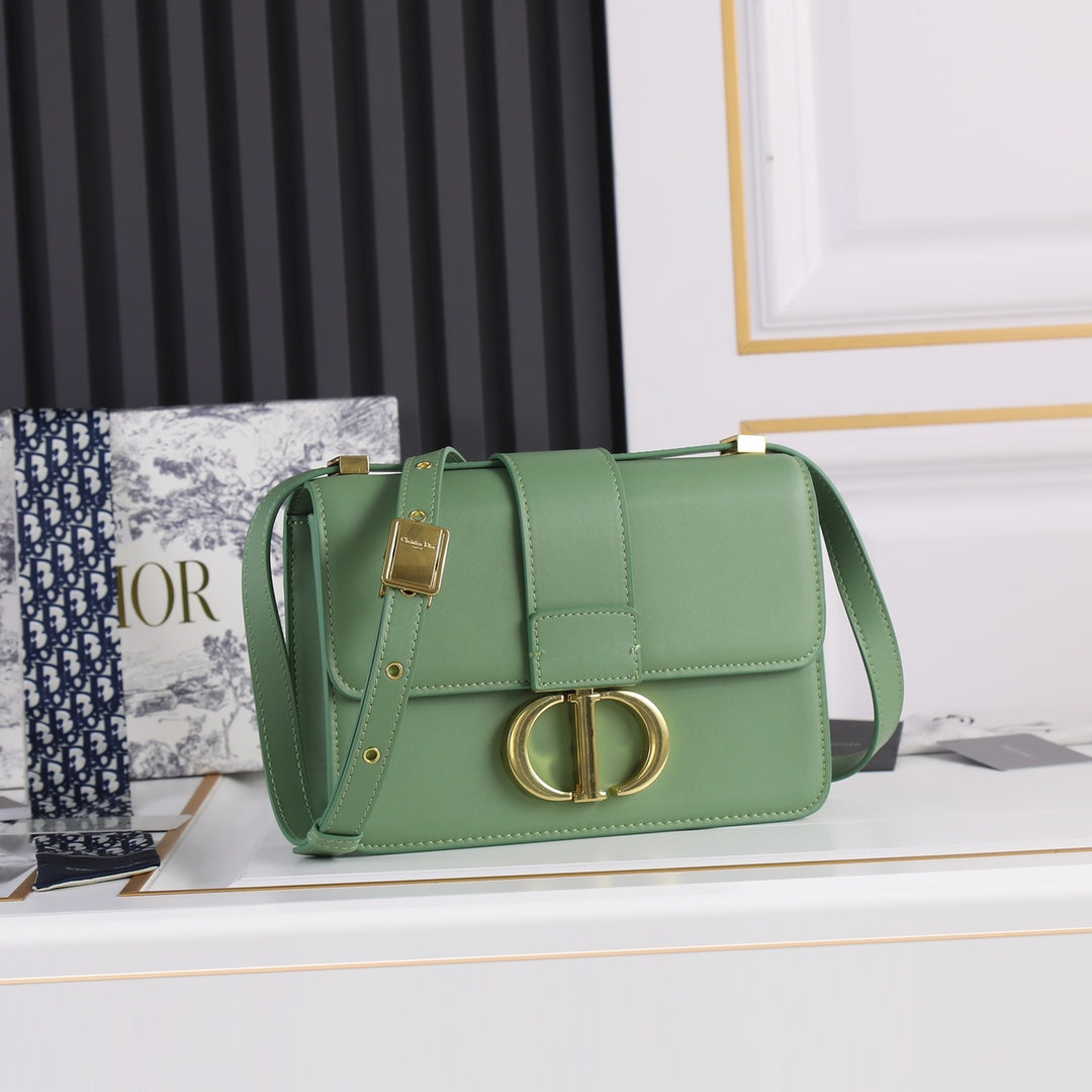Bolso Dior 30 Montaigne | Elegancia Clásica y Versatilidad en Panamá