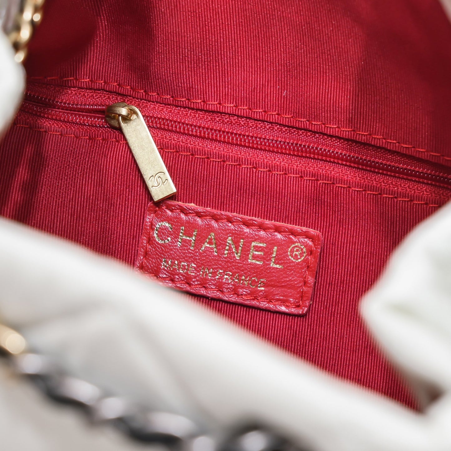 Mochila Chanel Gabrielle | Estilo Icónico y Sofisticado en Panamá