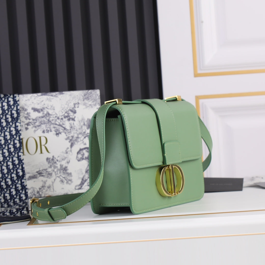 Bolso Dior 30 Montaigne | Elegancia Clásica y Versatilidad en Panamá
