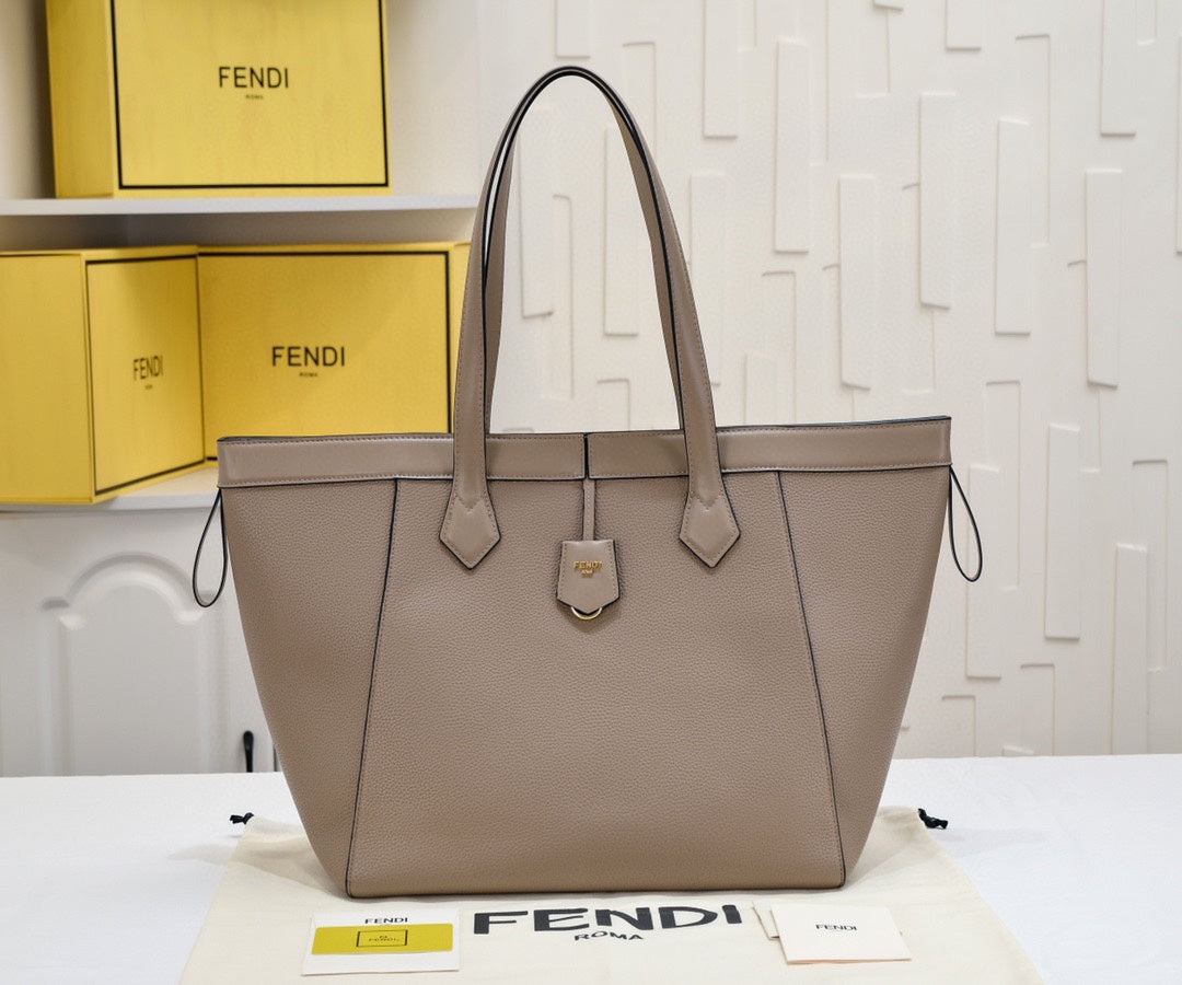 Bolso Fendi Origami Grande | Versatilidad y Diseño Creativo en Panamá