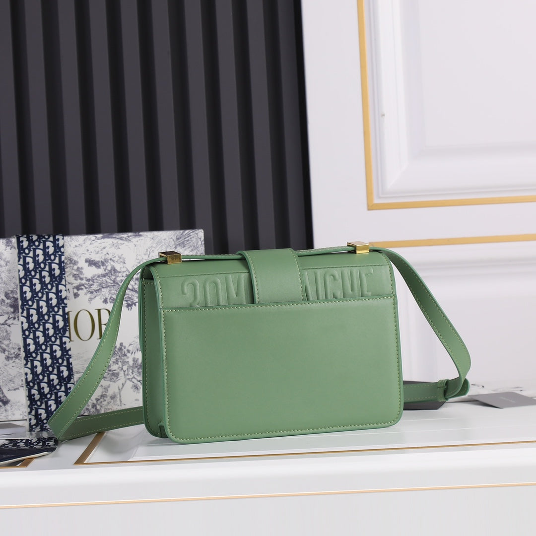 Bolso Dior 30 Montaigne | Elegancia Clásica y Versatilidad en Panamá