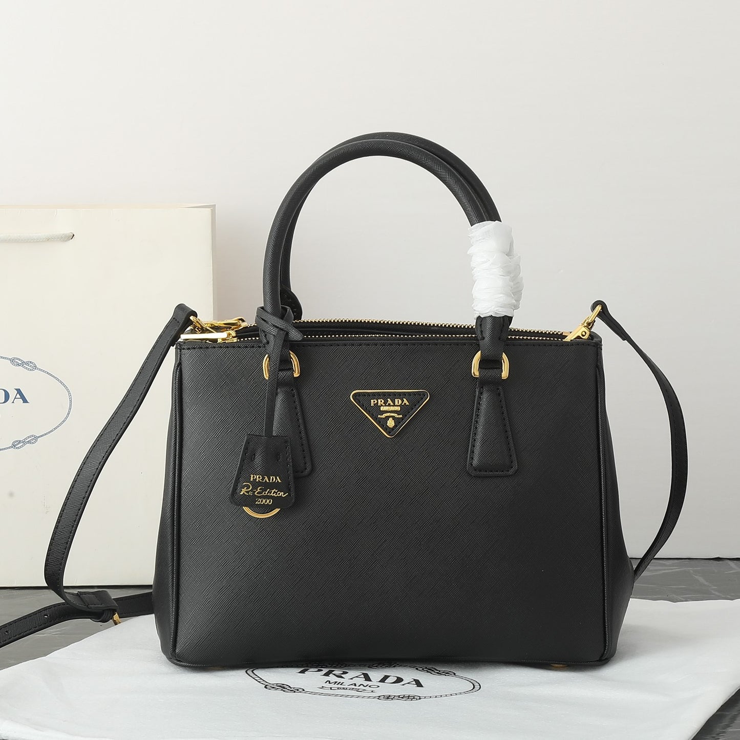 Bolso Prada Galleria de Cuero Saffiano | Icono de Elegancia en Panamá