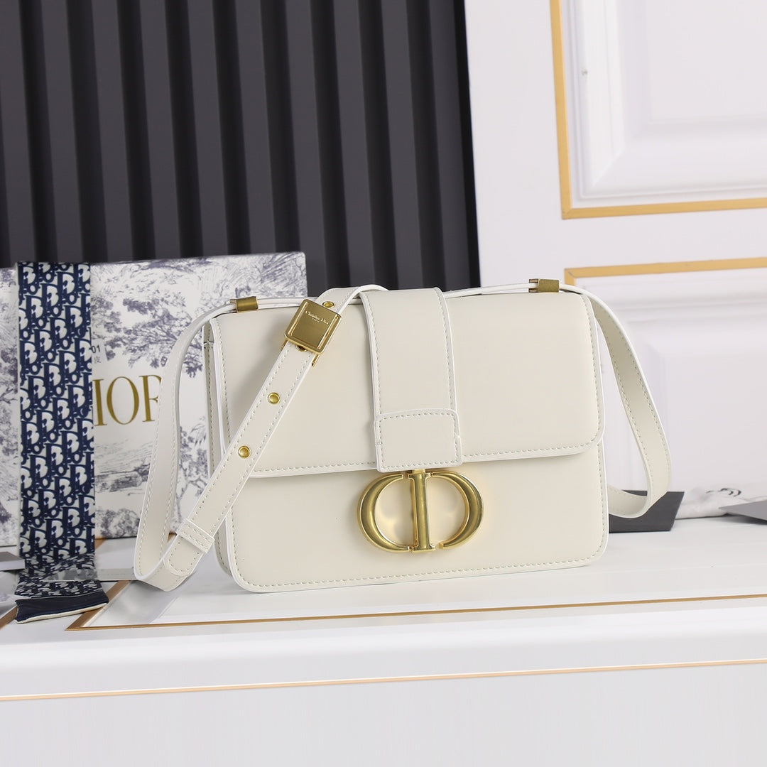Bolso Dior 30 Montaigne | Elegancia Clásica y Versatilidad en Panamá