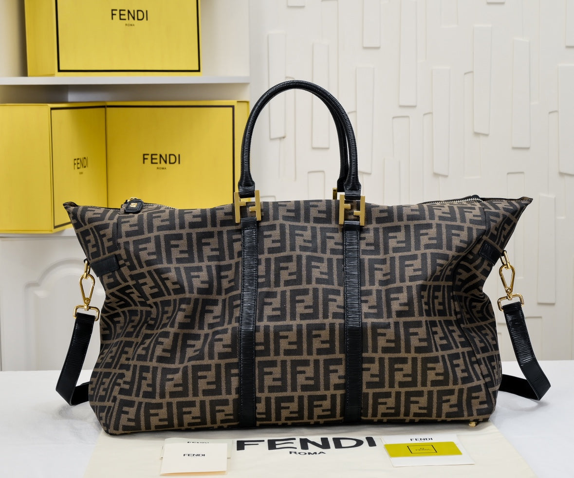 Bolso de Viaje Fendi Vintage | Estilo Clásico y Funcionalidad en Panamá