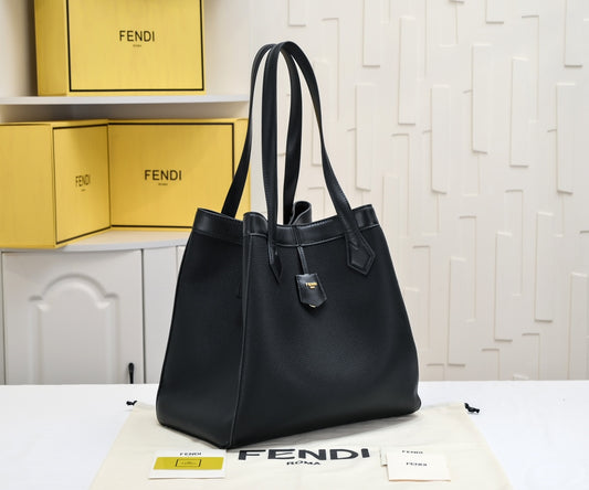 Bolso Fendi Origami Grande | Versatilidad y Diseño Creativo en Panamá