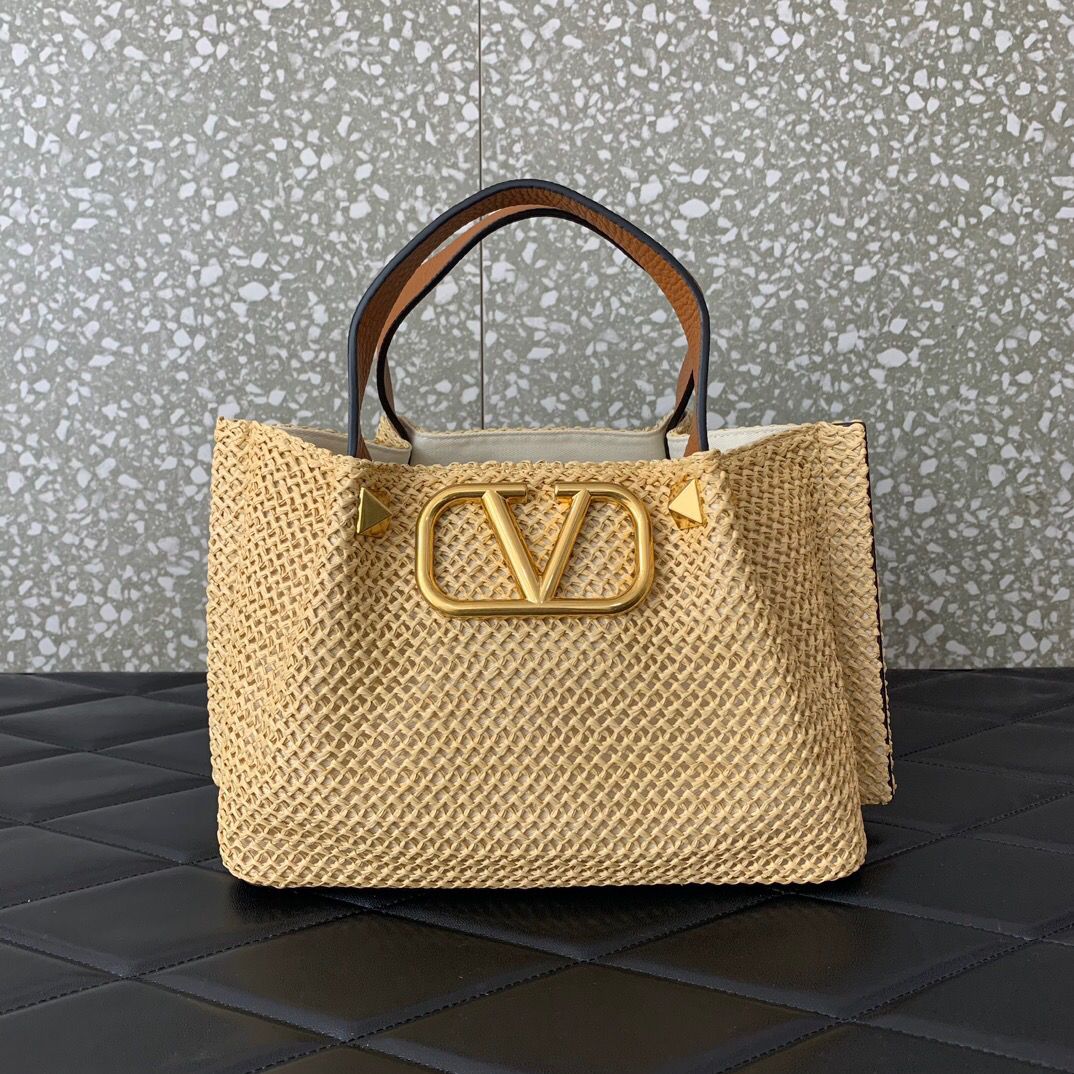 Bolso Valentino VLOGO Roman Stud Small – Tote de Rafia Perforada