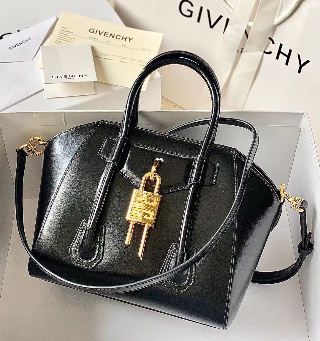 Mini Antigona Lock en Cuero Box