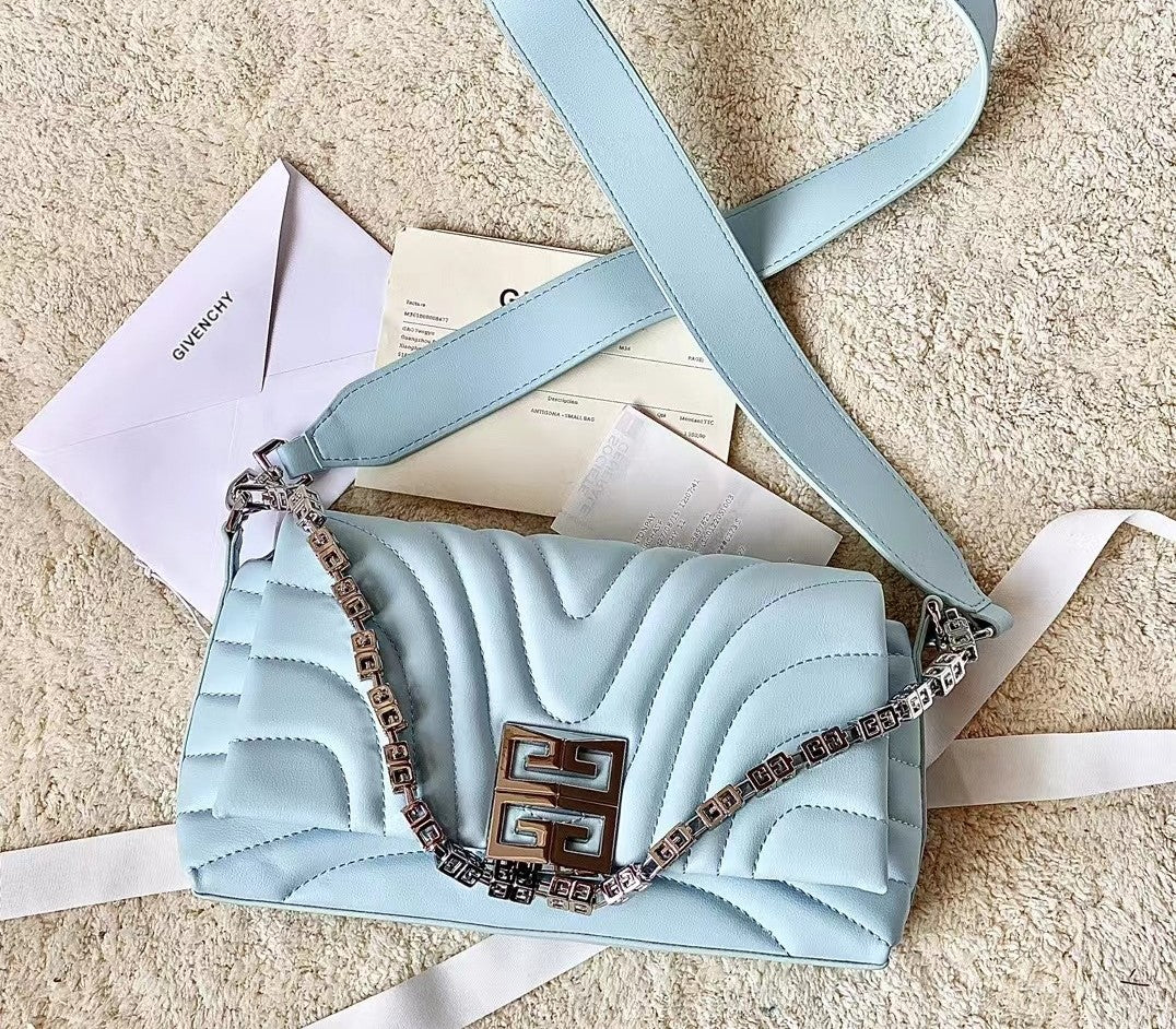 Bolso Givenchy 4G Chain – Cuero Acolchado Negro con Cadena