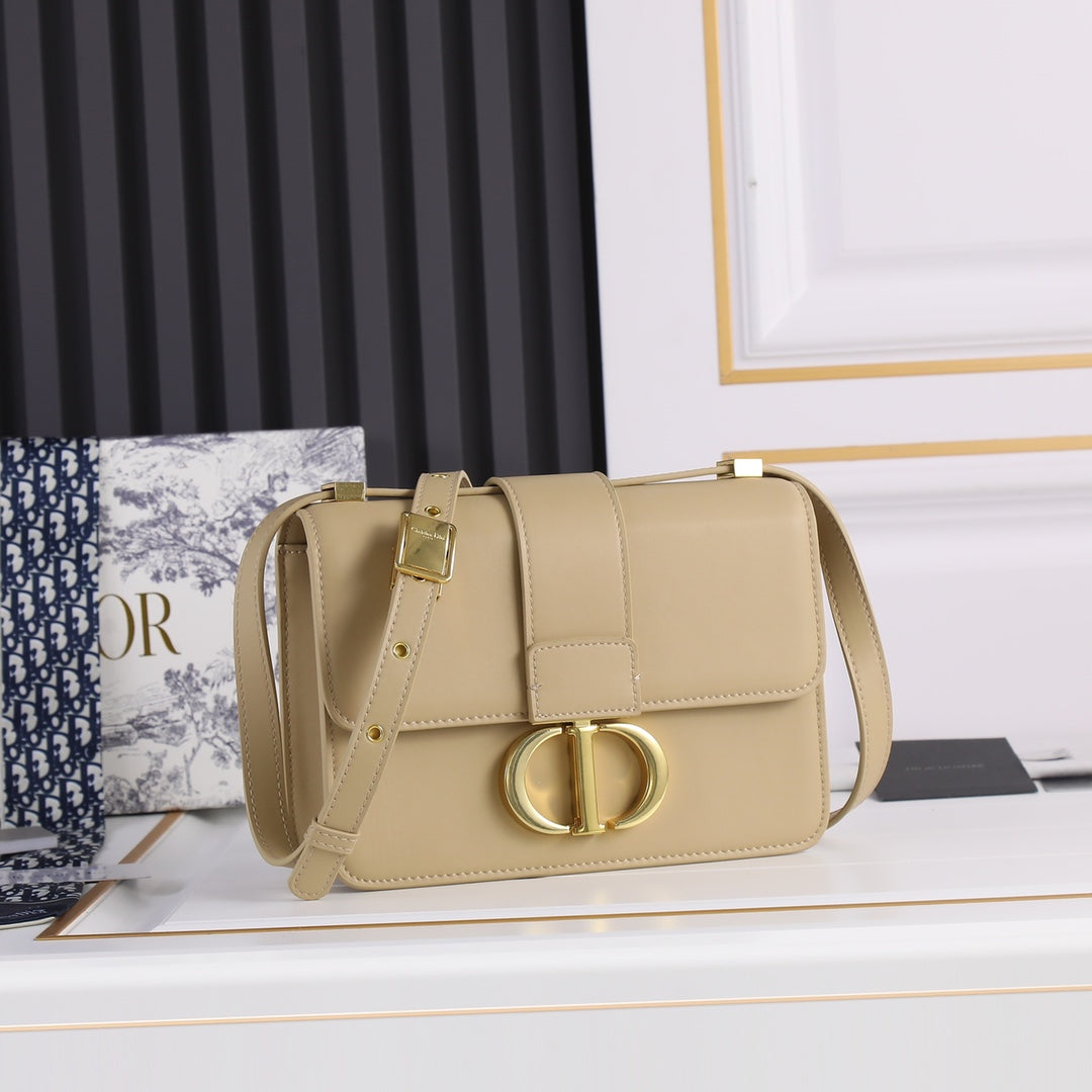 Bolso Dior 30 Montaigne | Elegancia Clásica y Versatilidad en Panamá