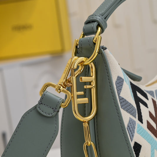 Bolso Fendi Graphy Hobo | Diseño Lunar y Estilo Icónico en Panamá
