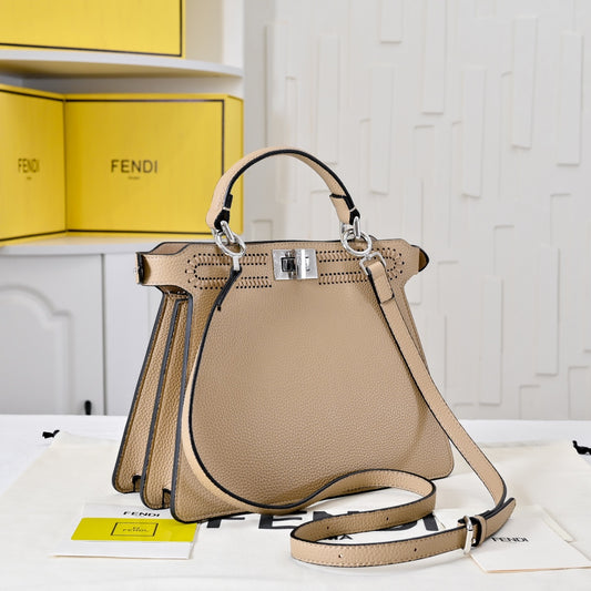 Bolso Fendi Peekaboo ISeeU Small | Cuero Cuoio Romano de Lujo en Panamá