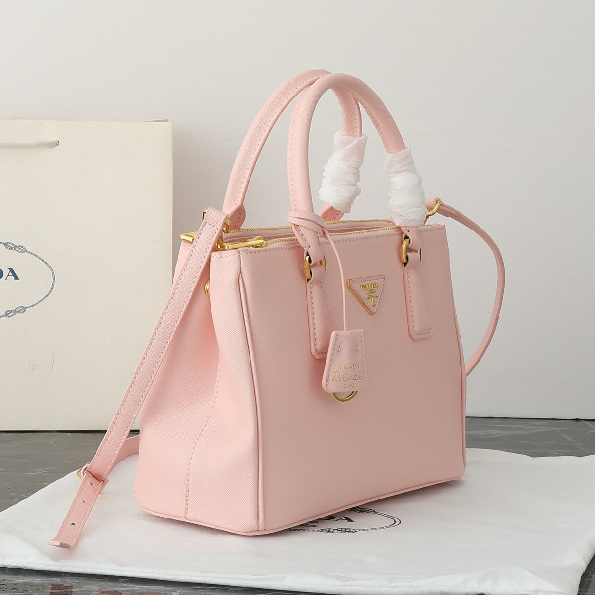 Bolso Prada Galleria de Cuero Saffiano | Icono de Elegancia en Panamá