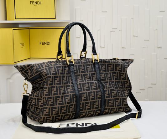 Bolso de Viaje Fendi Vintage | Estilo Clásico y Funcionalidad en Panamá