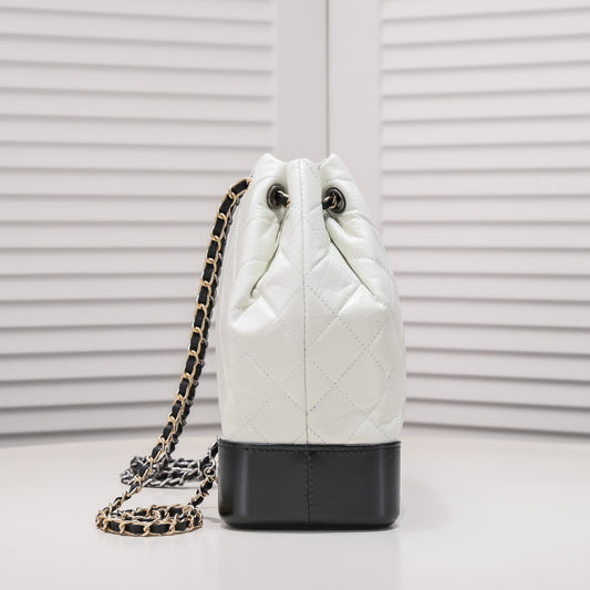 Mochila Chanel Gabrielle | Estilo Icónico y Sofisticado en Panamá