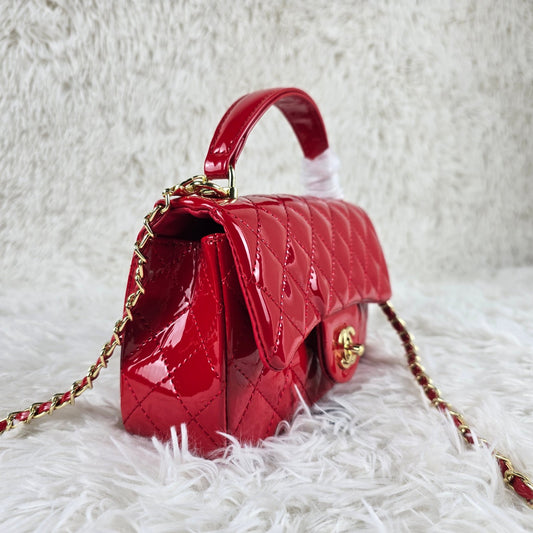 Bolso de Charol Estilo Clásico | Elegancia Moderna y Versatilidad en Panamá