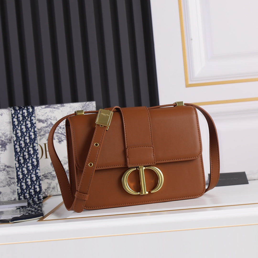 Bolso Dior 30 Montaigne | Elegancia Clásica y Versatilidad en Panamá