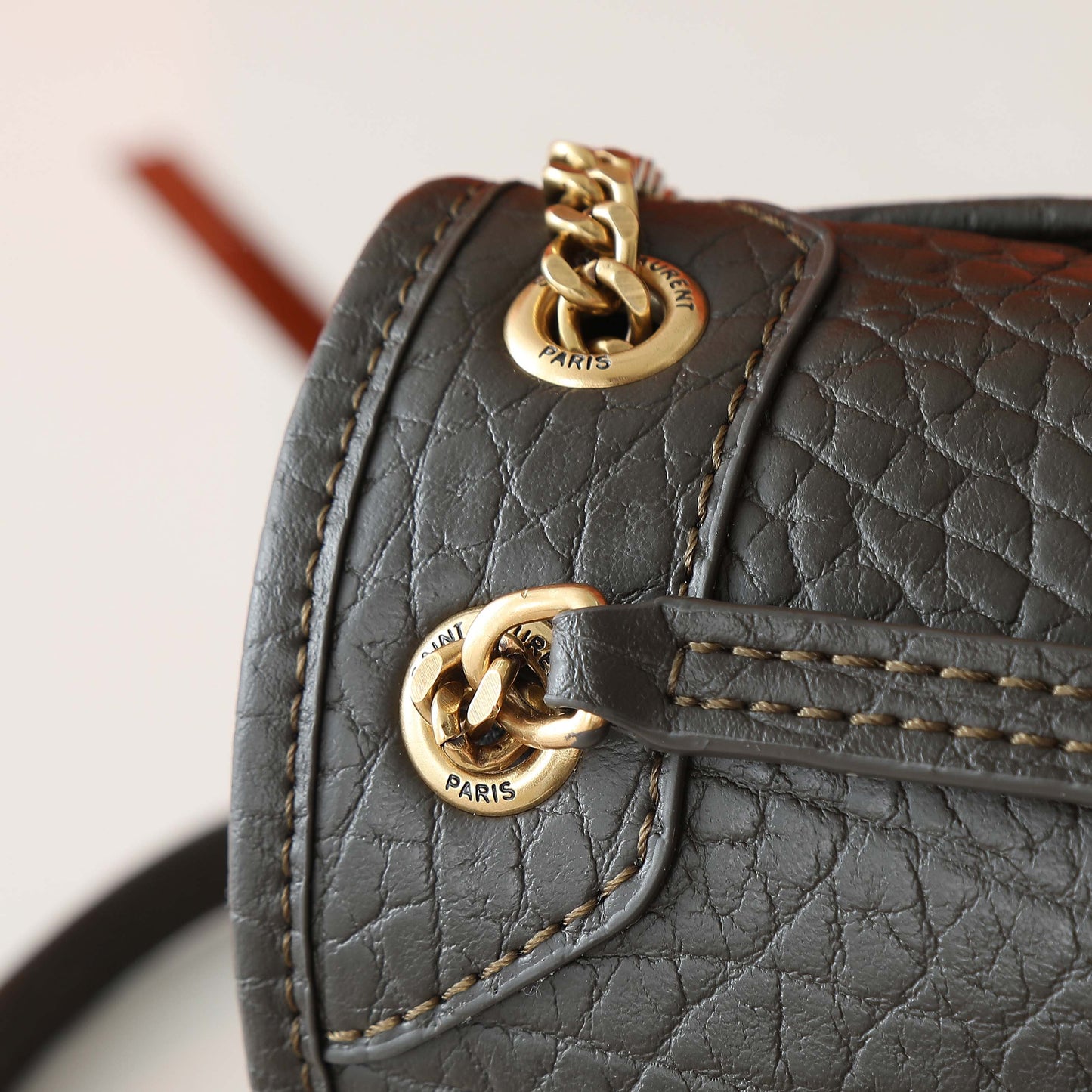 YSL | Bolso Niki Estilo Mini | Lujo Vintage y Versatilidad en Panamá