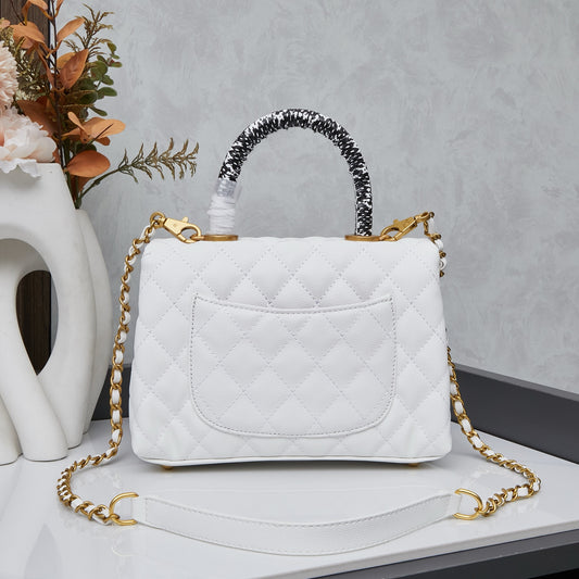 Chanel Flap Bag Blanca con Asa y Dorado | Cartera de Lujo en Panamá
