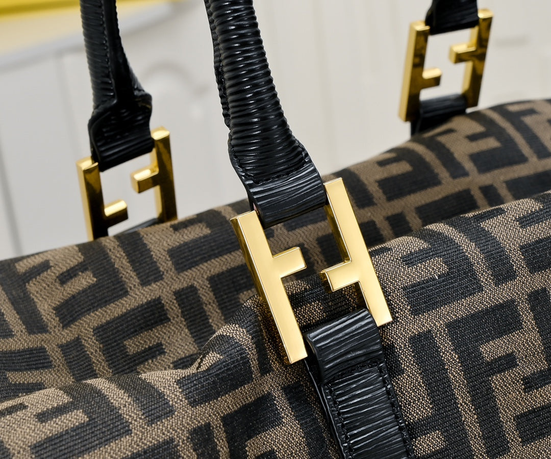 Bolso de Viaje Fendi Vintage | Estilo Clásico y Funcionalidad en Panamá