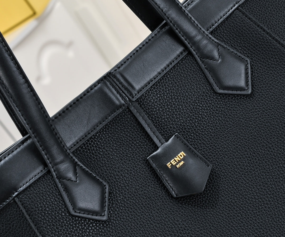 Bolso Fendi Origami Grande | Versatilidad y Diseño Creativo en Panamá
