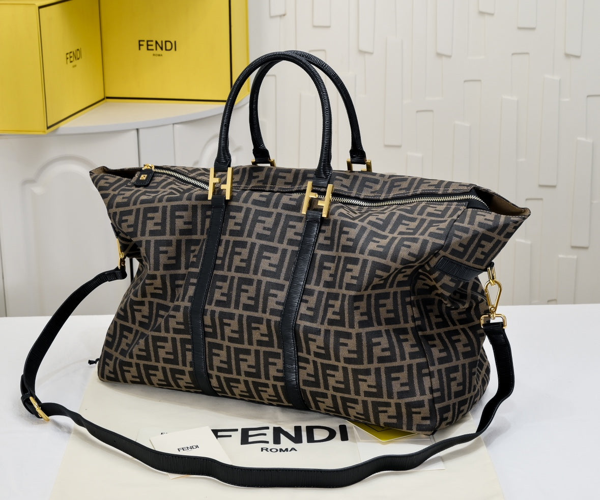 Bolso de Viaje Fendi Vintage | Estilo Clásico y Funcionalidad en Panamá