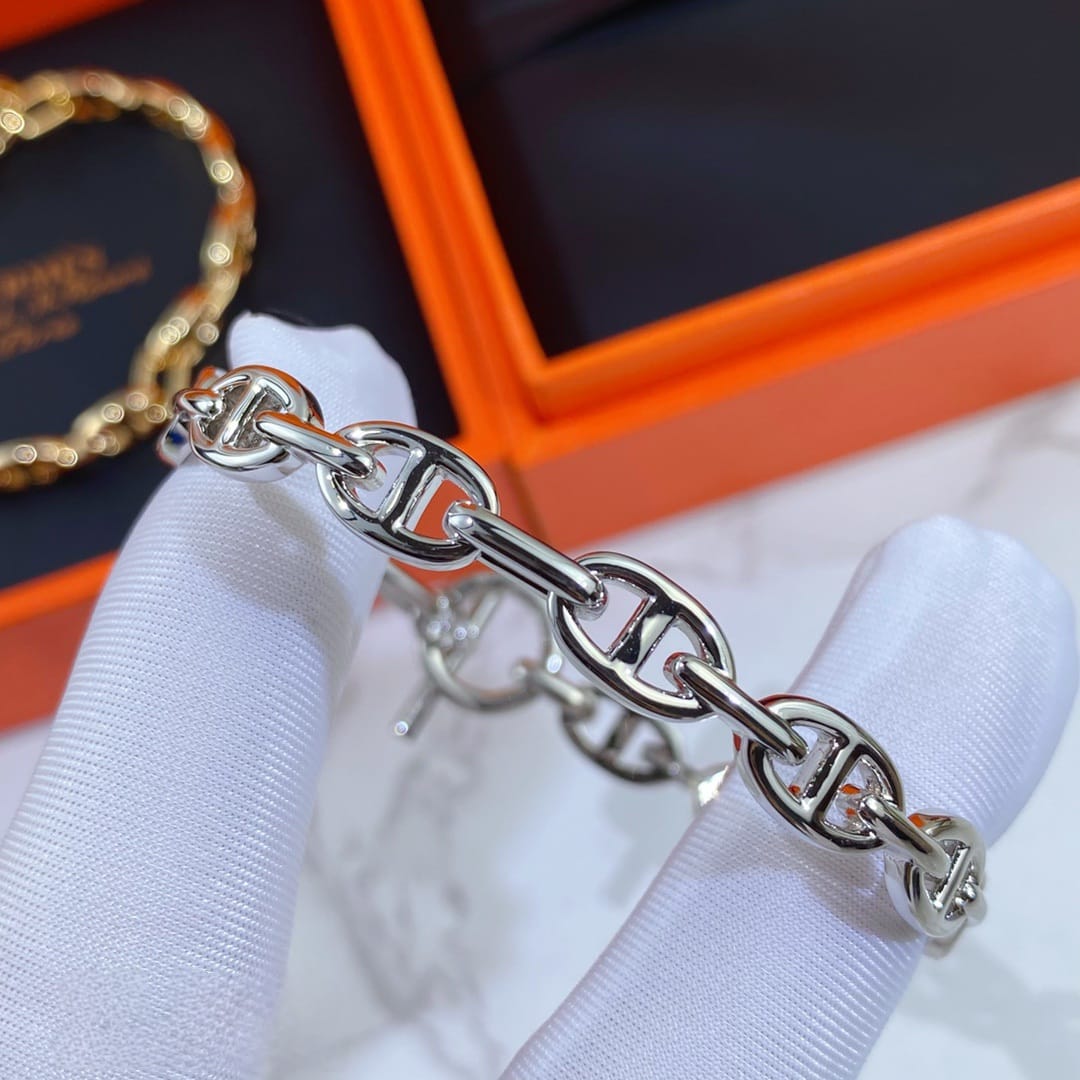 Hermès Pig Nose Bracelet | Iconic Luxury Bracelet in Panama