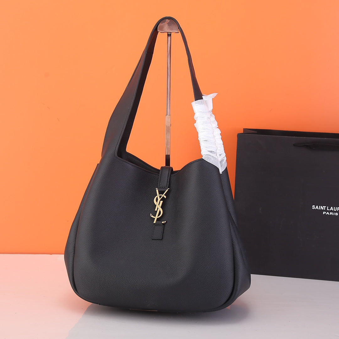 Bolso Yves Saint Laurent BEA Shopping Hobo Negro | Estilo Relajado y Lujo en Panamá