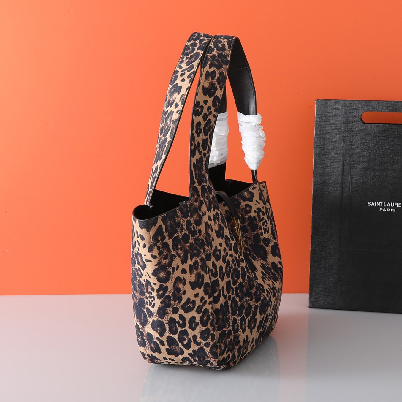 Bolso Yves Saint Laurent BEA Hobo Leopardo | Lujo Relajado en Panamá