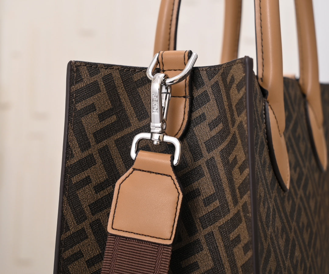 Bolso Tote Fendi Vintage Old School | Estilo Ejecutivo y Viajes en Panamá