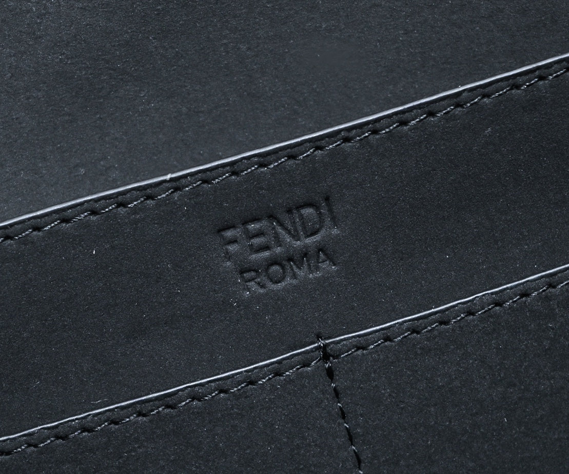 Bolso Fendi Origami Grande | Versatilidad y Diseño Creativo en Panamá
