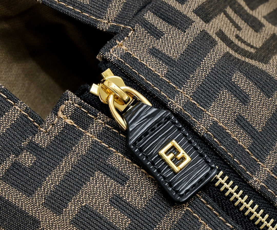 Bolso de Viaje Fendi Vintage | Estilo Clásico y Funcionalidad en Panamá