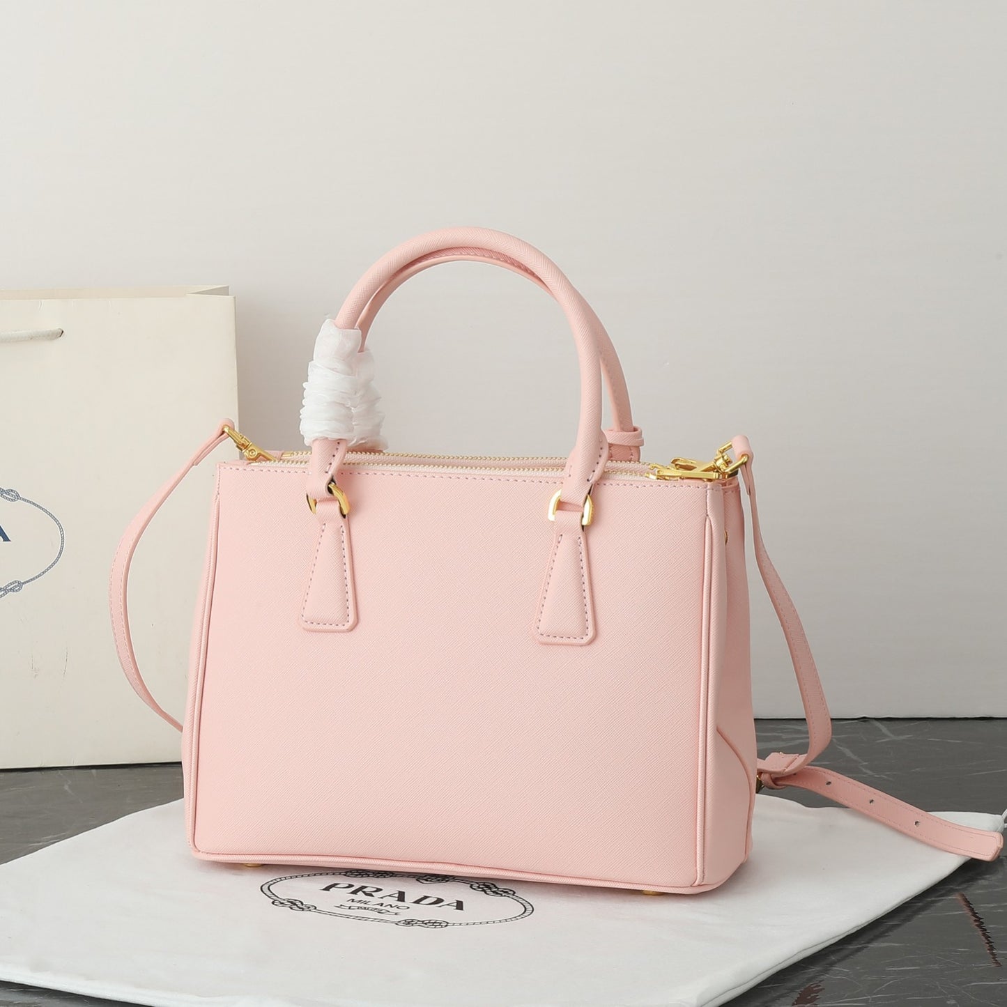 Bolso Prada Galleria de Cuero Saffiano | Icono de Elegancia en Panamá