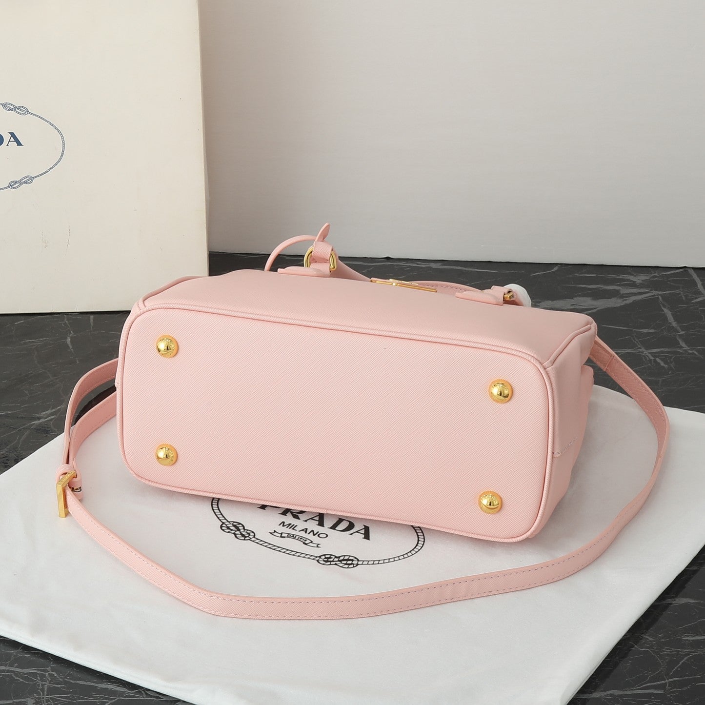Bolso Prada Galleria de Cuero Saffiano | Icono de Elegancia en Panamá
