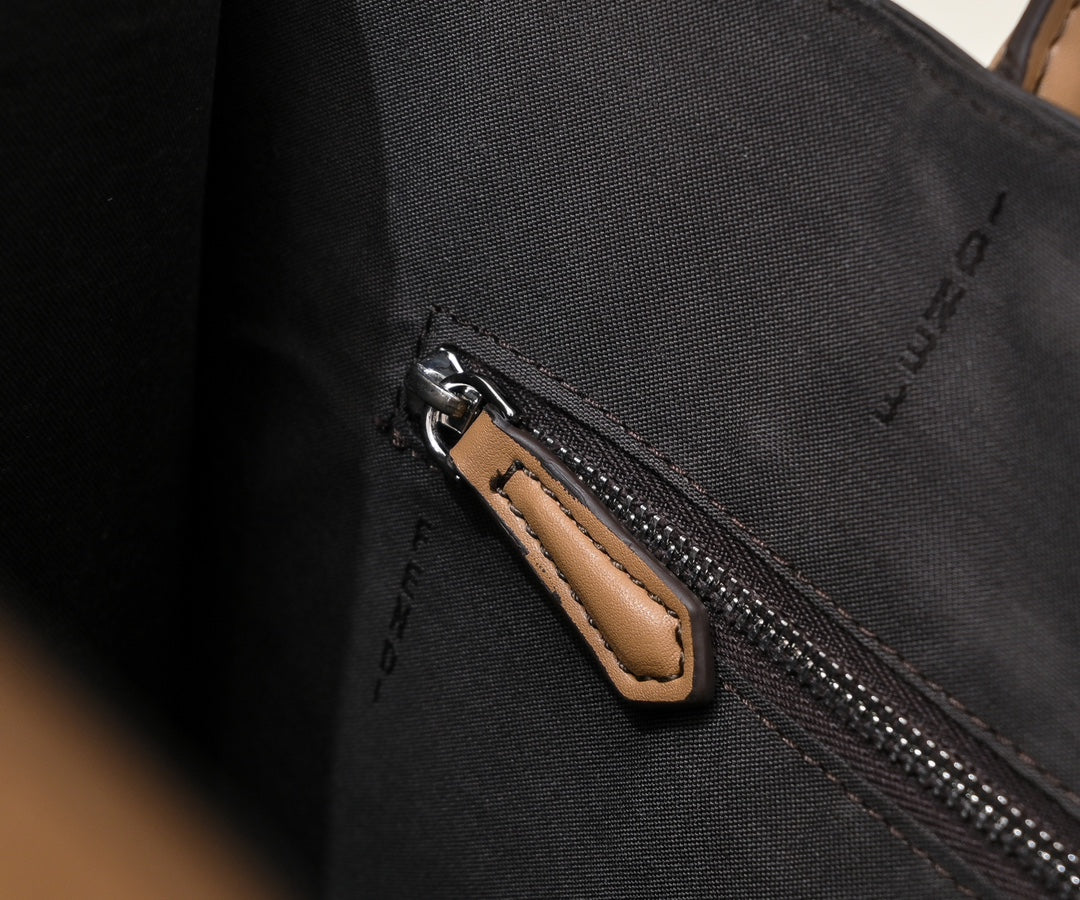 Bolso Tote Fendi Vintage Old School | Estilo Ejecutivo y Viajes en Panamá