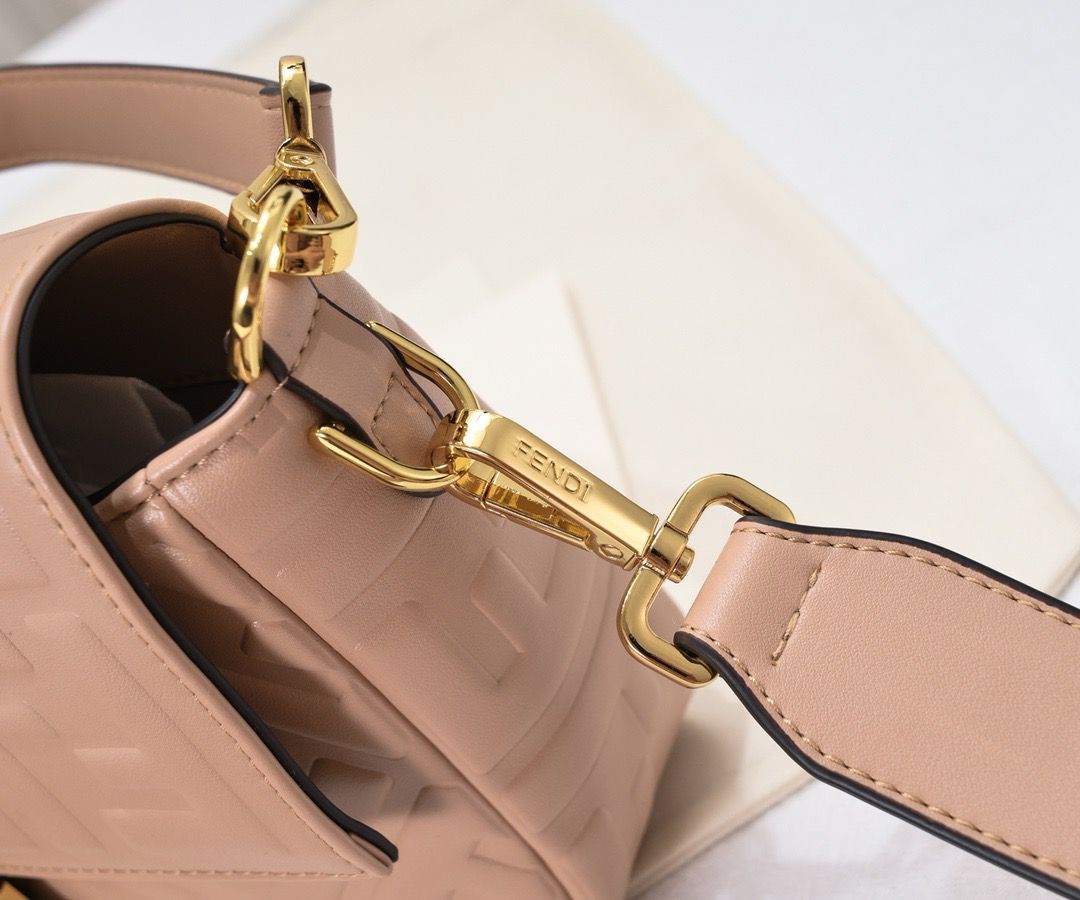Bolso Fendi Baguette Rosa Nude | Lujo Clásico y Moderno en Panamá