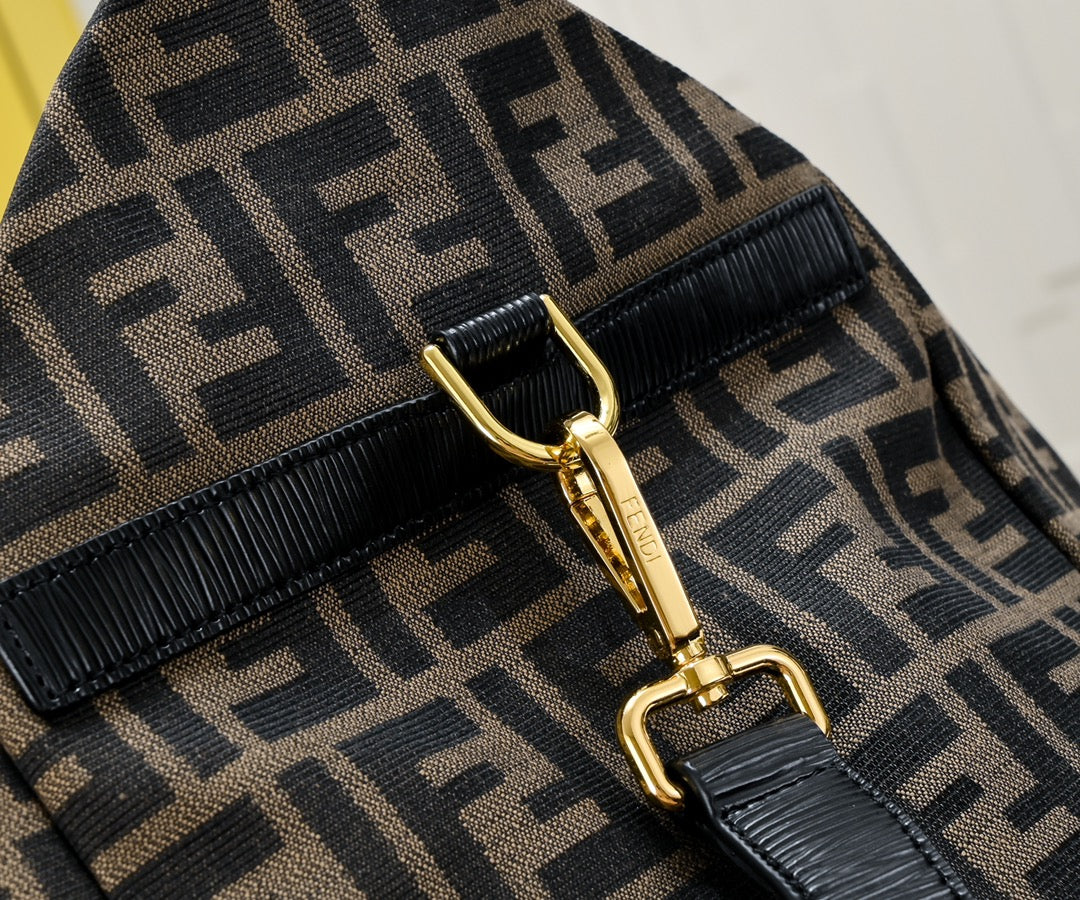 Bolso de Viaje Fendi Vintage | Estilo Clásico y Funcionalidad en Panamá