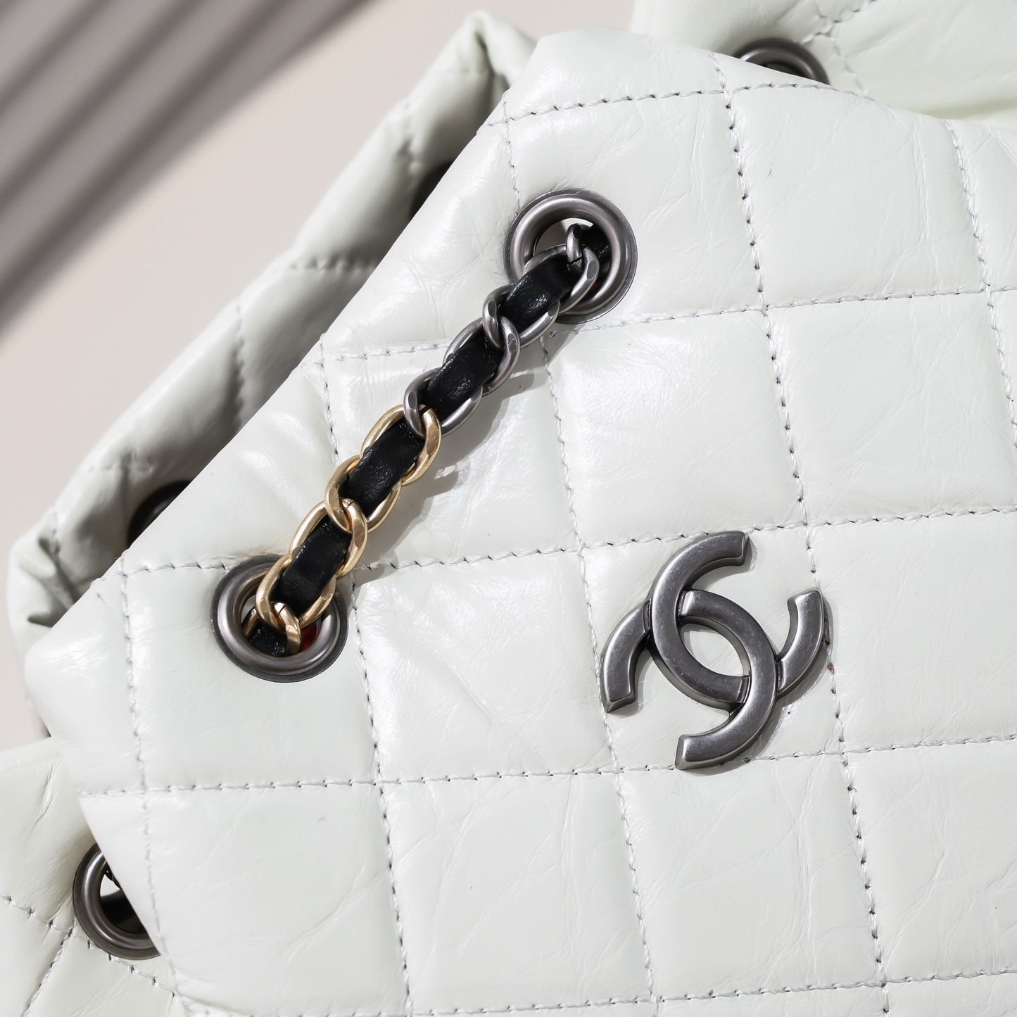 Mochila Chanel Gabrielle | Estilo Icónico y Sofisticado en Panamá