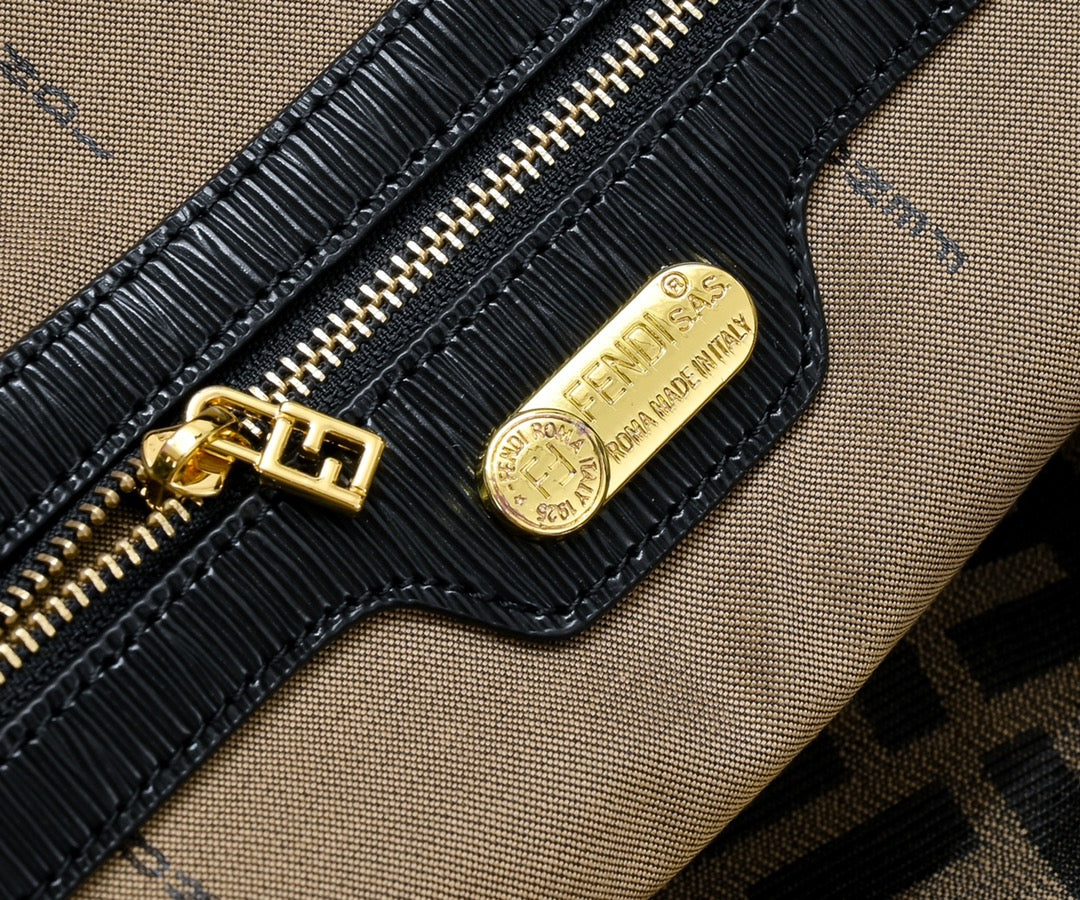 Bolso de Viaje Fendi Vintage | Estilo Clásico y Funcionalidad en Panamá