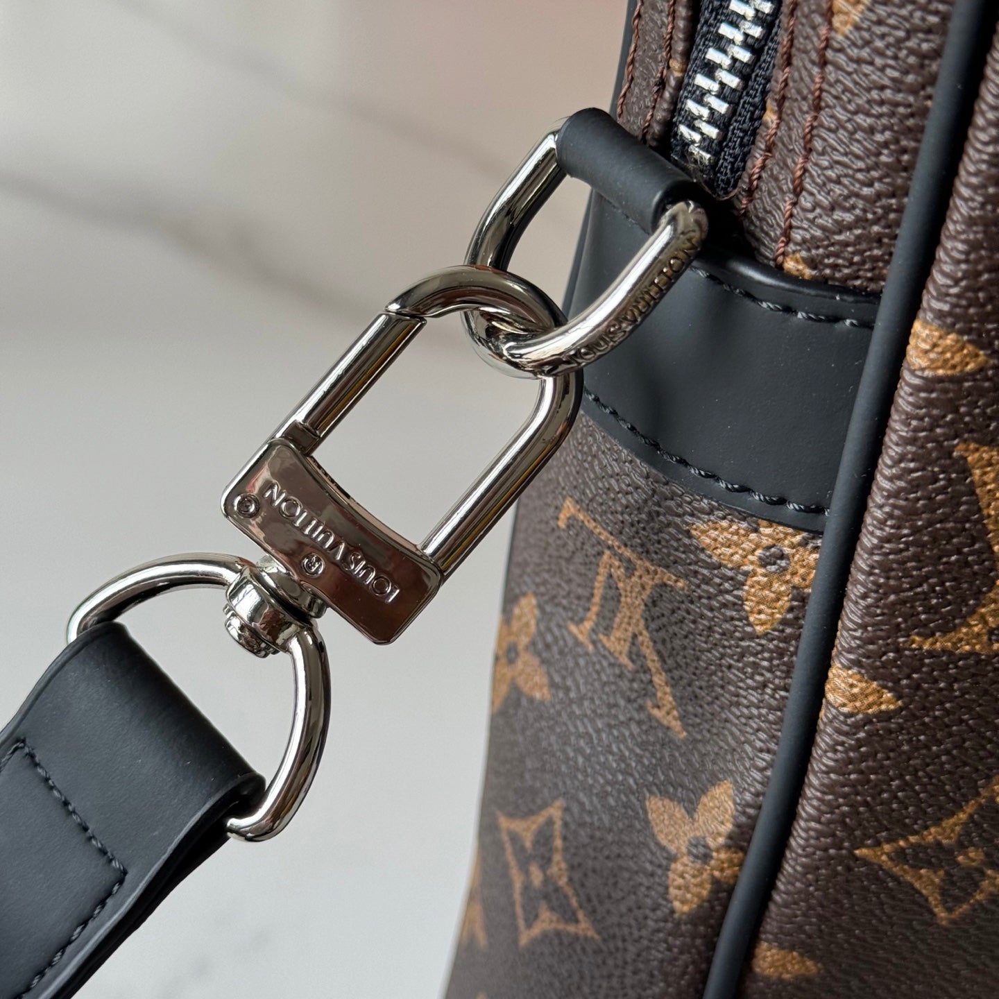 Maletín Louis Vuitton Voyage | Portafolio de Lujo para Laptop en Panamá