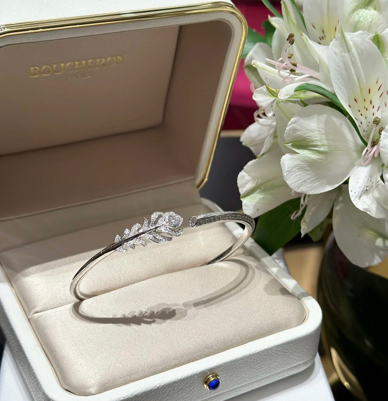 Boucheron Brazalete Pluma de Pavo Real | Pulsera de Lujo Inspirada Panamá