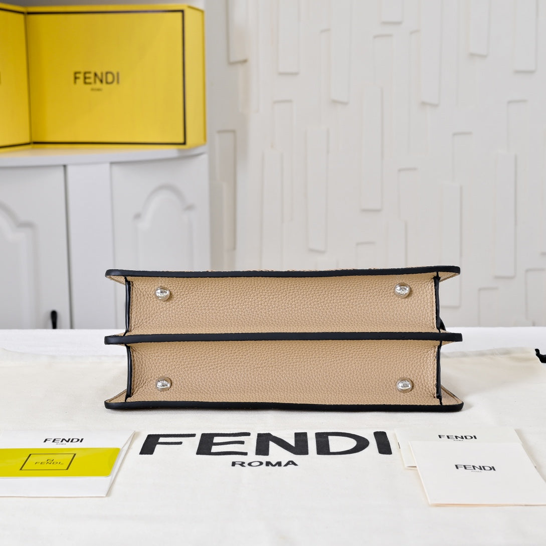 Bolso Fendi Peekaboo ISeeU Small | Cuero Cuoio Romano de Lujo en Panamá
