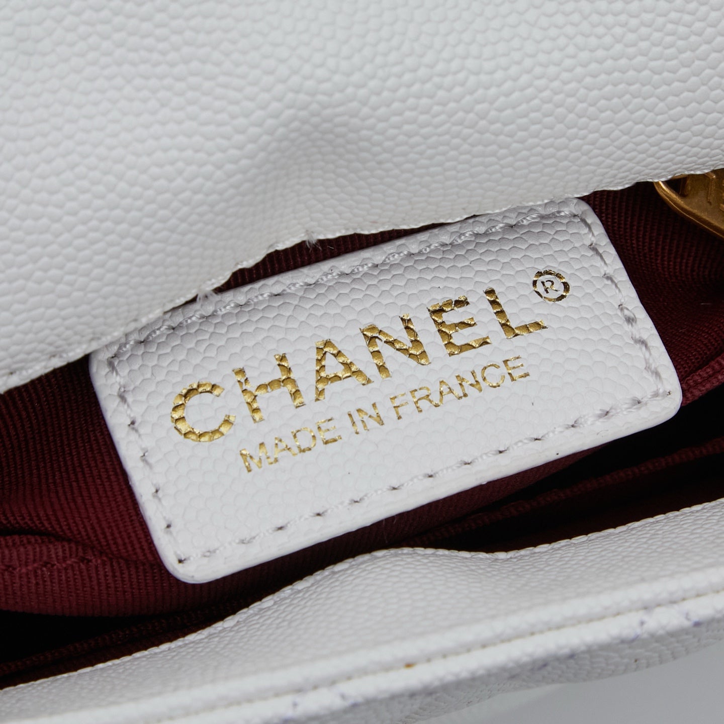 Chanel Flap Bag Blanca con Asa y Dorado | Cartera de Lujo en Panamá