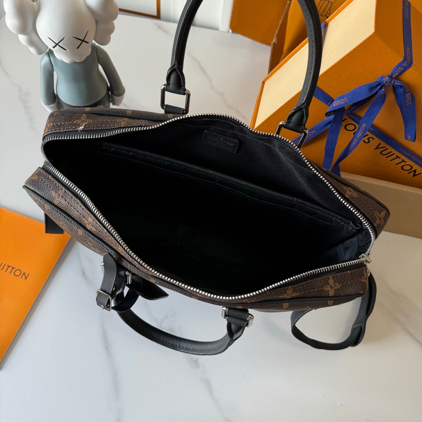 Maletín Louis Vuitton Voyage | Portafolio de Lujo para Laptop en Panamá