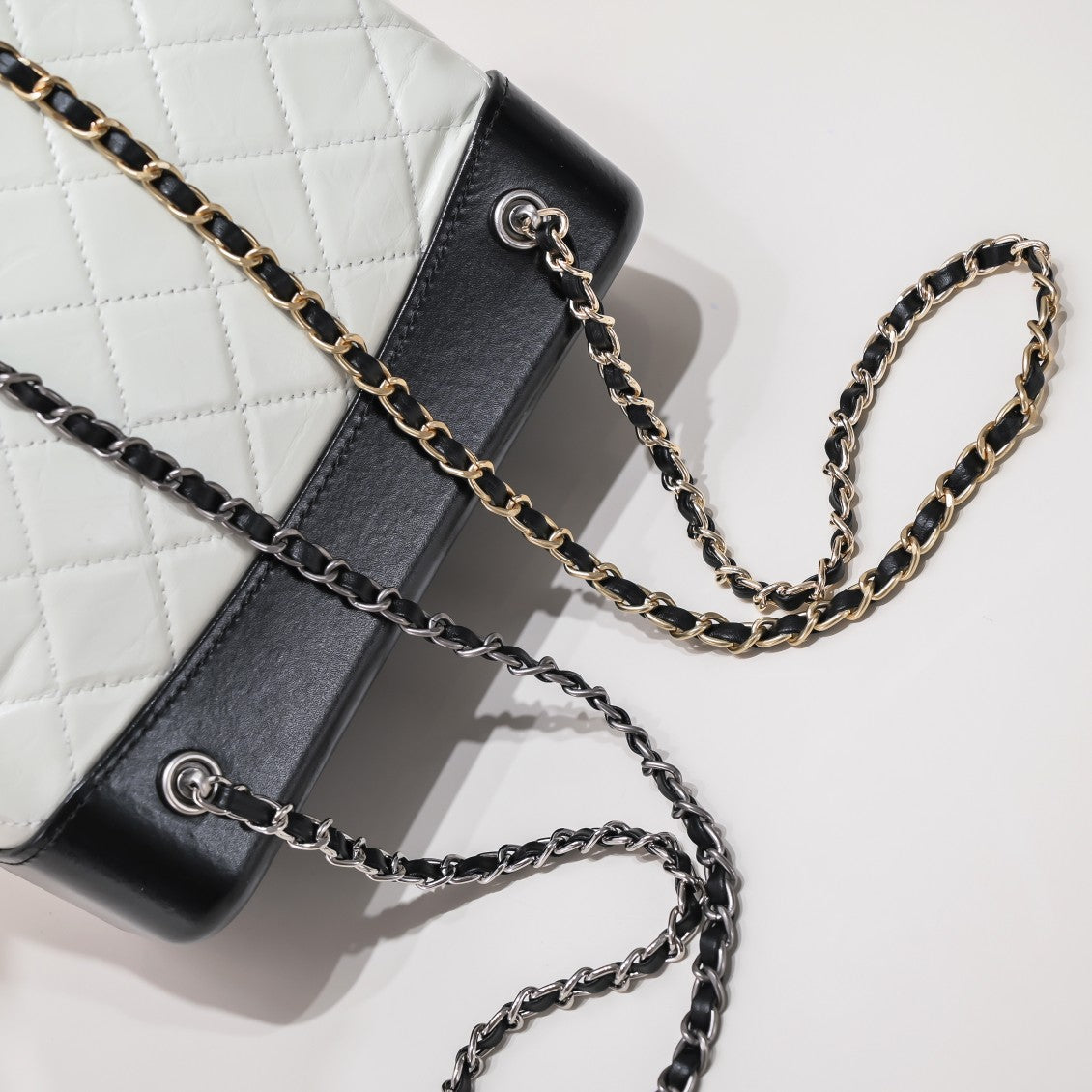 Mochila Chanel Gabrielle | Estilo Icónico y Sofisticado en Panamá