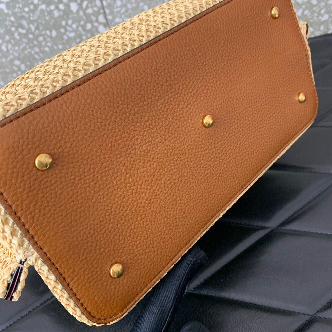 Bolso Valentino VLOGO Roman Stud Small – Tote de Rafia Perforada