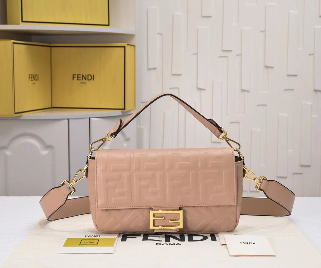 Bolso Fendi Baguette Rosa Nude | Lujo Clásico y Moderno en Panamá