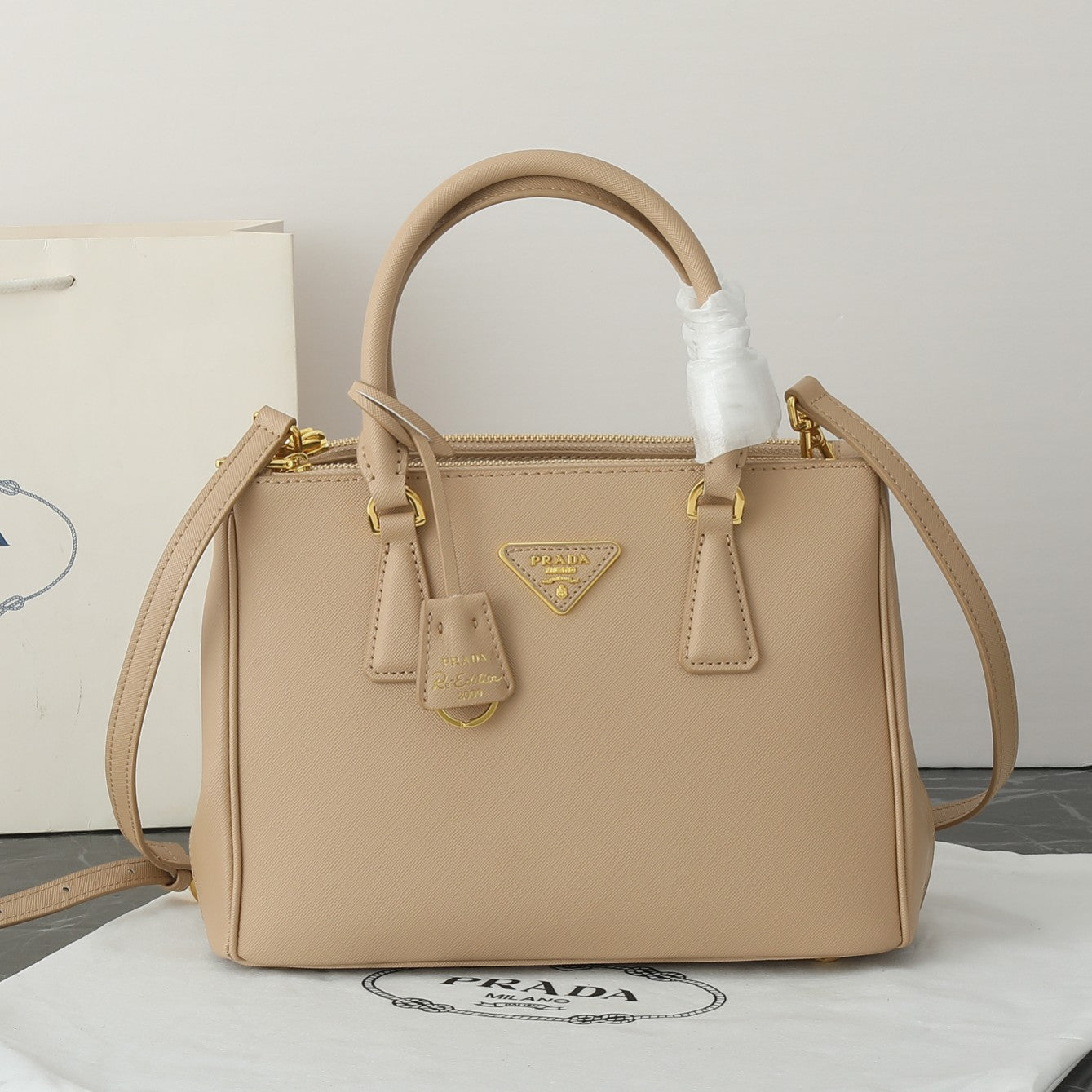 Bolso Prada Galleria de Cuero Saffiano | Icono de Elegancia en Panamá